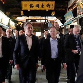 Blinken visita China para promover lazos, mientras EE.UU. rompe otros