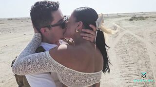 Colombians have sex on a public beach - Mariana Martix and Logan Salamanca