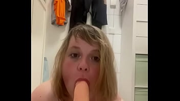 Deutsche Anna gives Head for an amputee Blowjob