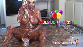 Mature Blonde With Big Tits and Big Ass Dana Hayes Poses for Wet and Messy Photo Shoot