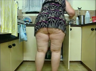 Bootylicious flabby bitch poses on webcam in the kitchen