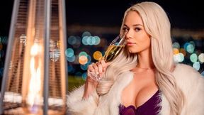 Cute glamorous blonde Elsa Jean is enjoying intensive anal sex