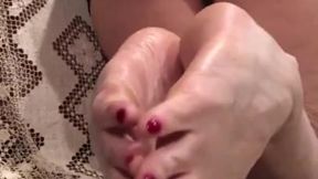 Hot Ass Granny Seduces Soles Up With Toe Curling Soft Wrinkled Bare Foot Fetish Red Toenails!🔥