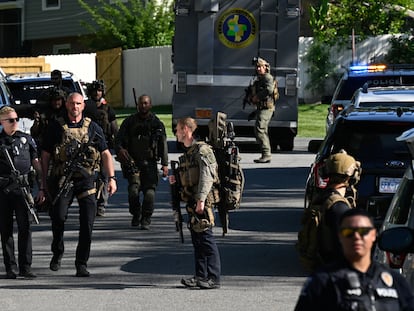 Policías acuden a la casa en la que se produjo el tiroteo, en Charlotte, Carolina del Norte, el 29 de abril.